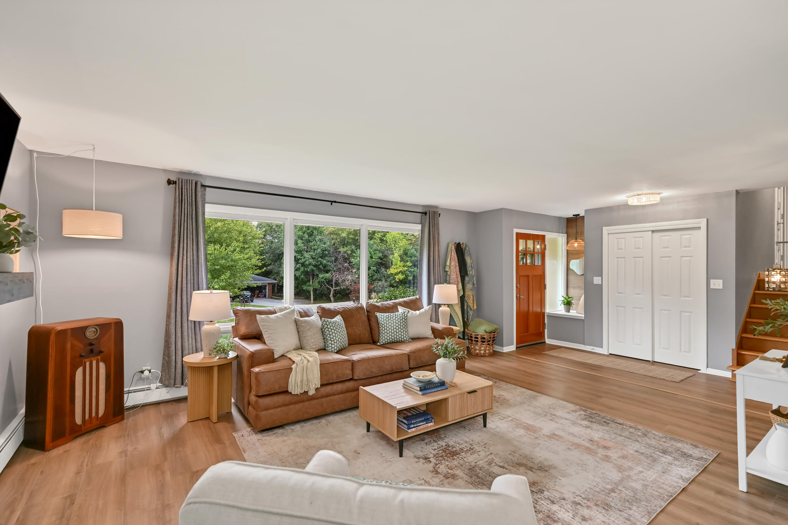 Large Windows Let in Abundant Light