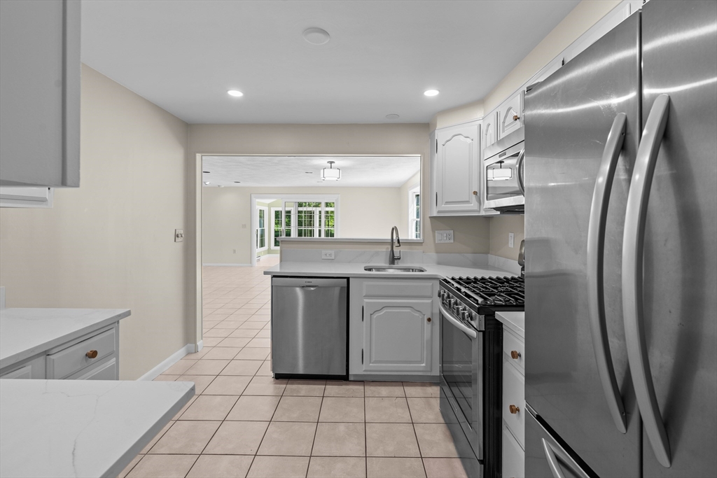 38 Joyce Road Framingham, MA 01701 - Photo 8 of 42