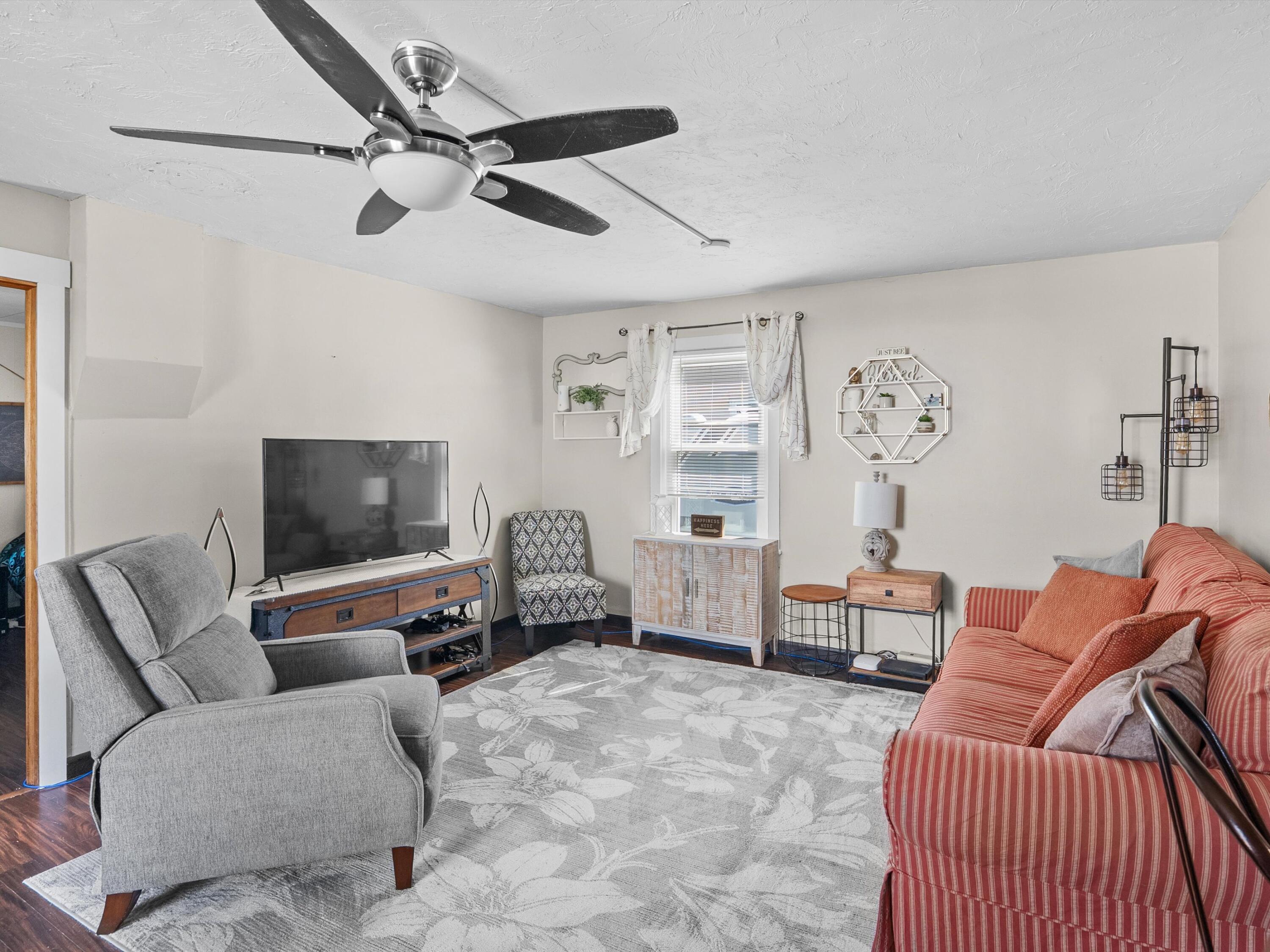 1013 20th Street Two Rivers, WI 54241 - Photo 4 of 25 03-DSC09810