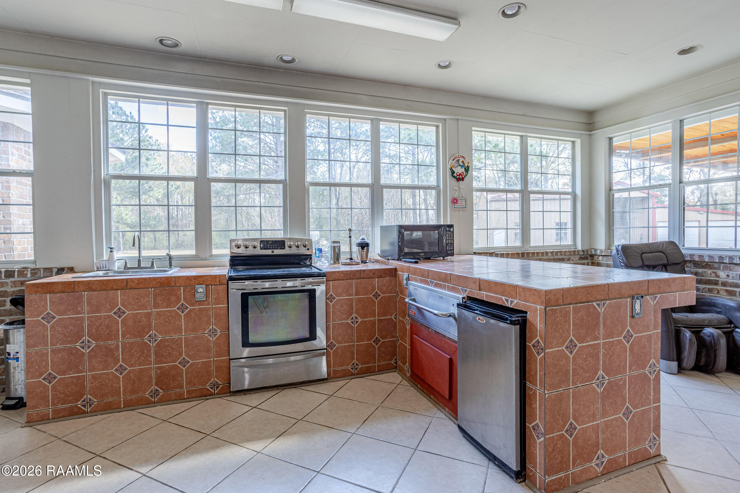 130 Percy Road Lafayette, LA 70506 - Photo 17 of 49 130 Percy Road outdoor kitchen 3