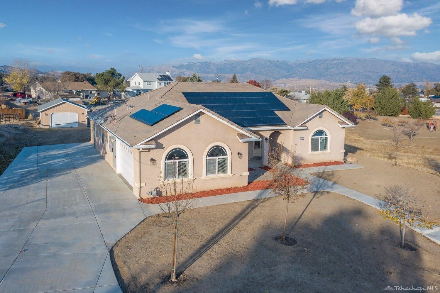 21217 Ridgeway Drive Tehachapi, CA 93561 - Photo 3 of 46 Gallery Image 3