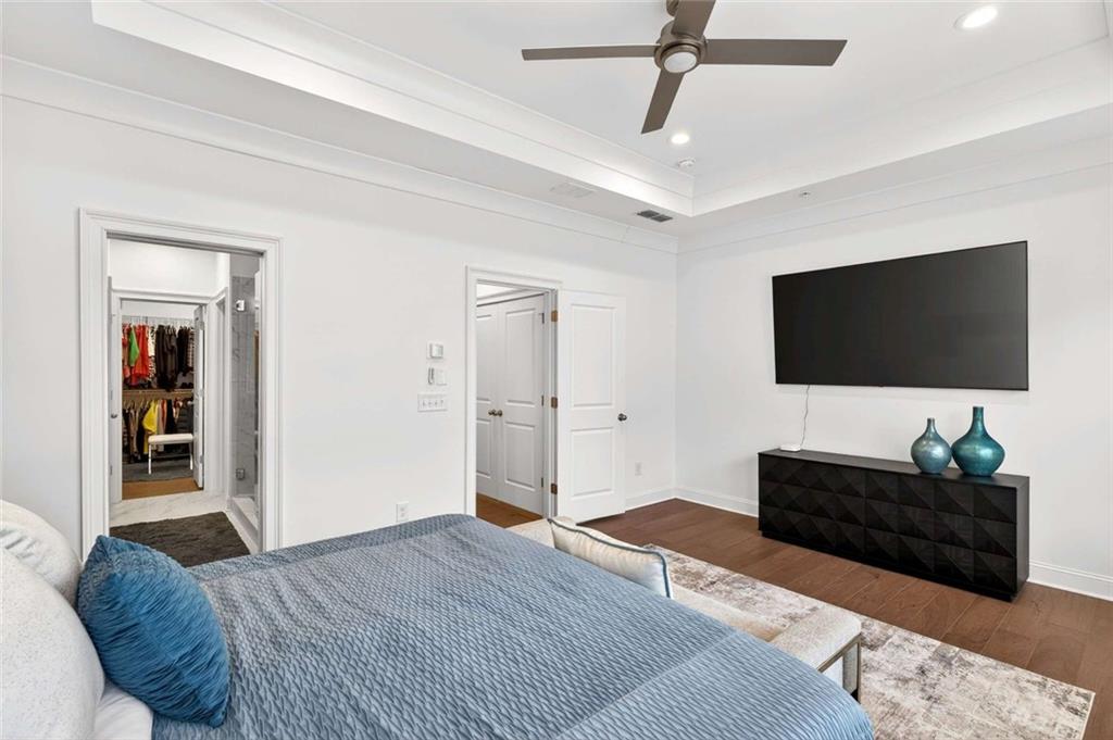 6786 Encore Boulevard Atlanta, GA 30328 - Photo 12 of 31 a living room with furniture and a flat screen tv