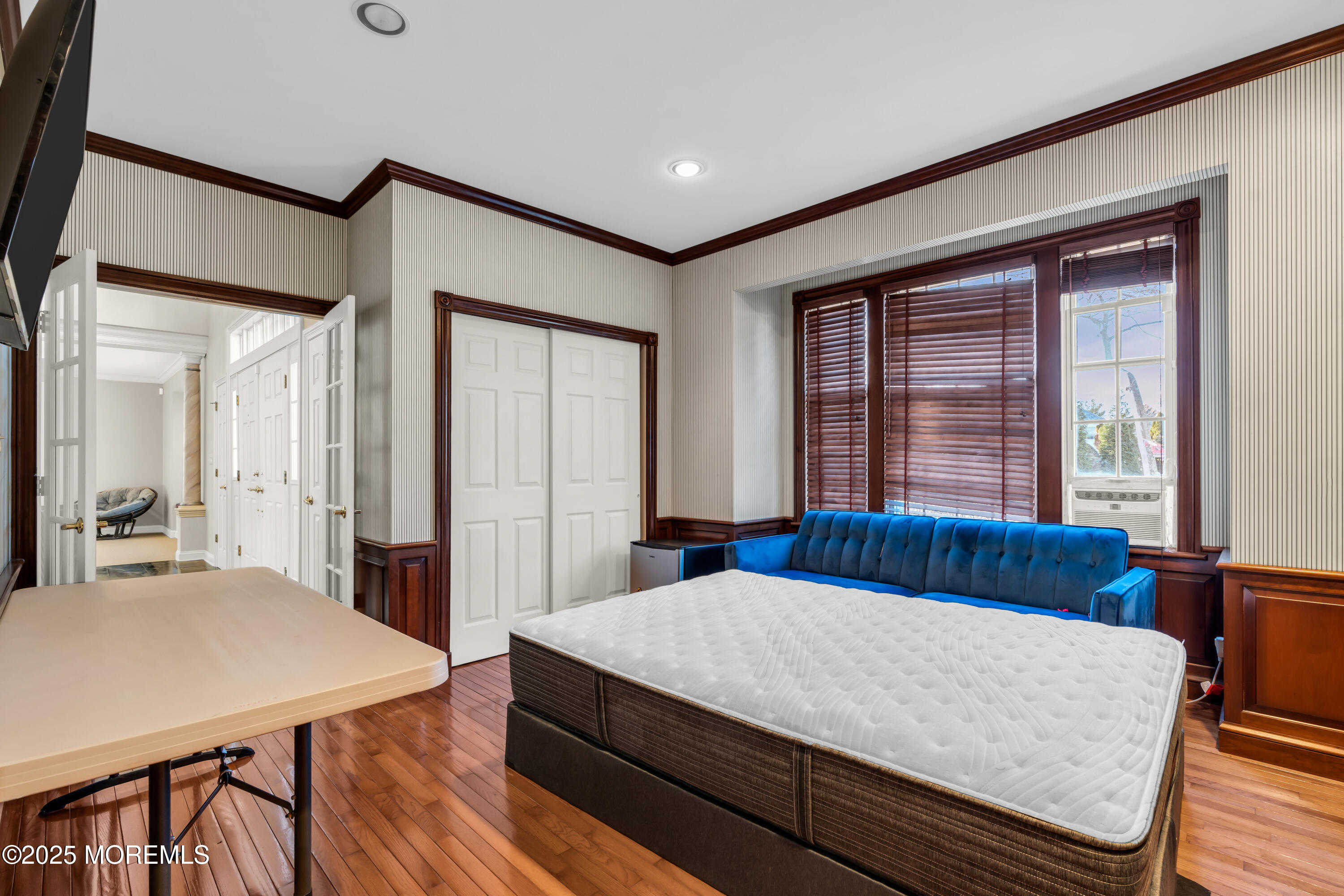 26 Bruns Road Allenhurst, NJ 07711 - Photo 38 of 82 a room with a bed and a table in it