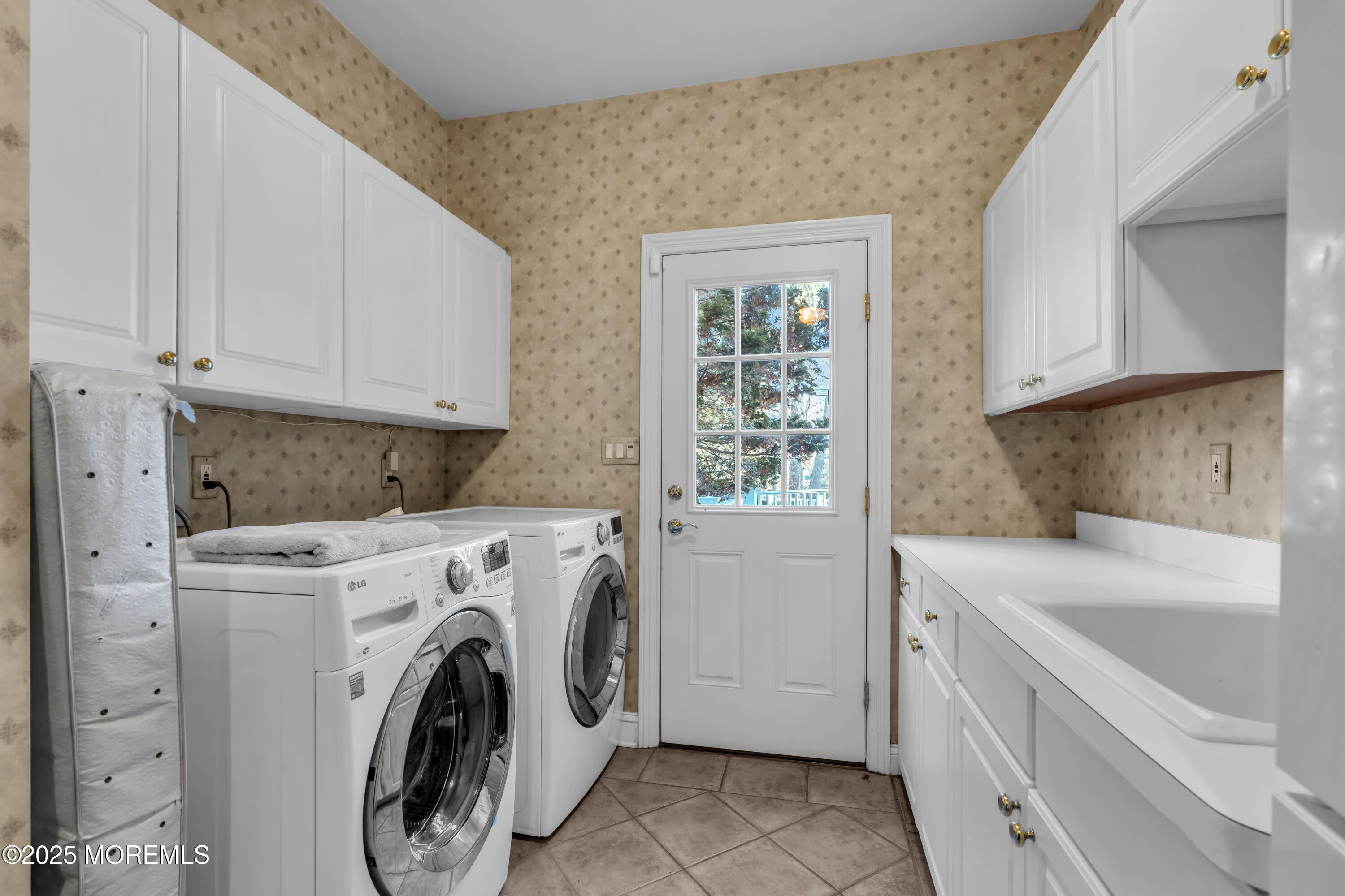 26 Bruns Road Allenhurst, NJ 07711 - Photo 39 of 82 a utility room with dryer and washer