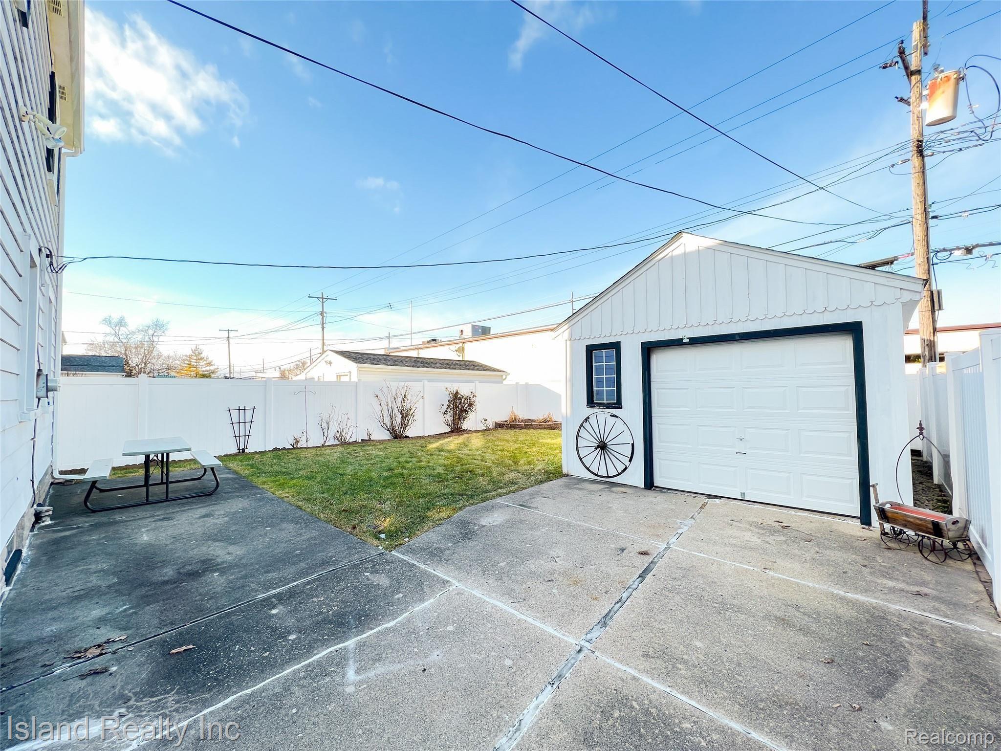 12972 Kerr Street Southgate, MI 48195 - Photo 26 of 28 12972 Kerr, Southgate (32 of 32).jpg