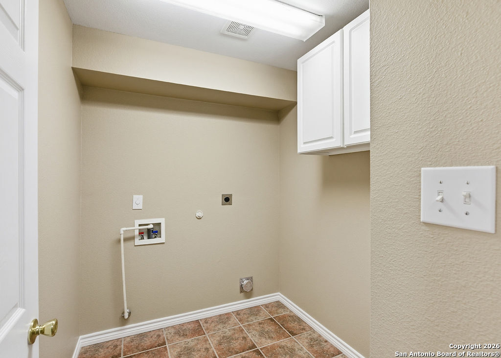 8905 Pinseeker Selma, TX 78154 - Photo 21 of 23 a bathroom with a window