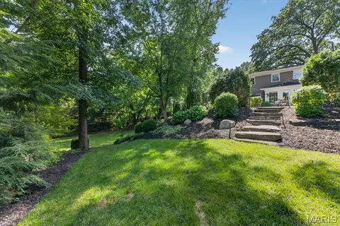 $1,349,000 | 13 Berkshire Drive, St. Louis, MO 63117