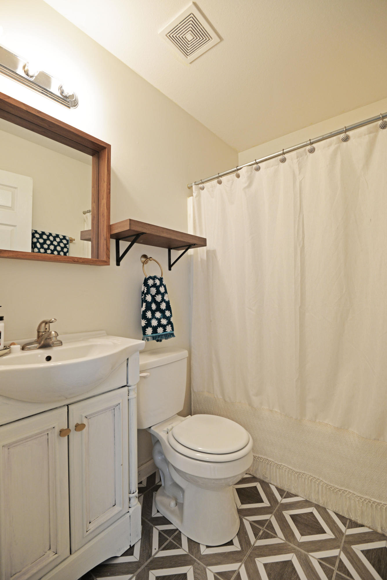 12433 Pendergrass Road Soddy-Daisy, TN 37379 - Photo 16 of 24 Hall bath