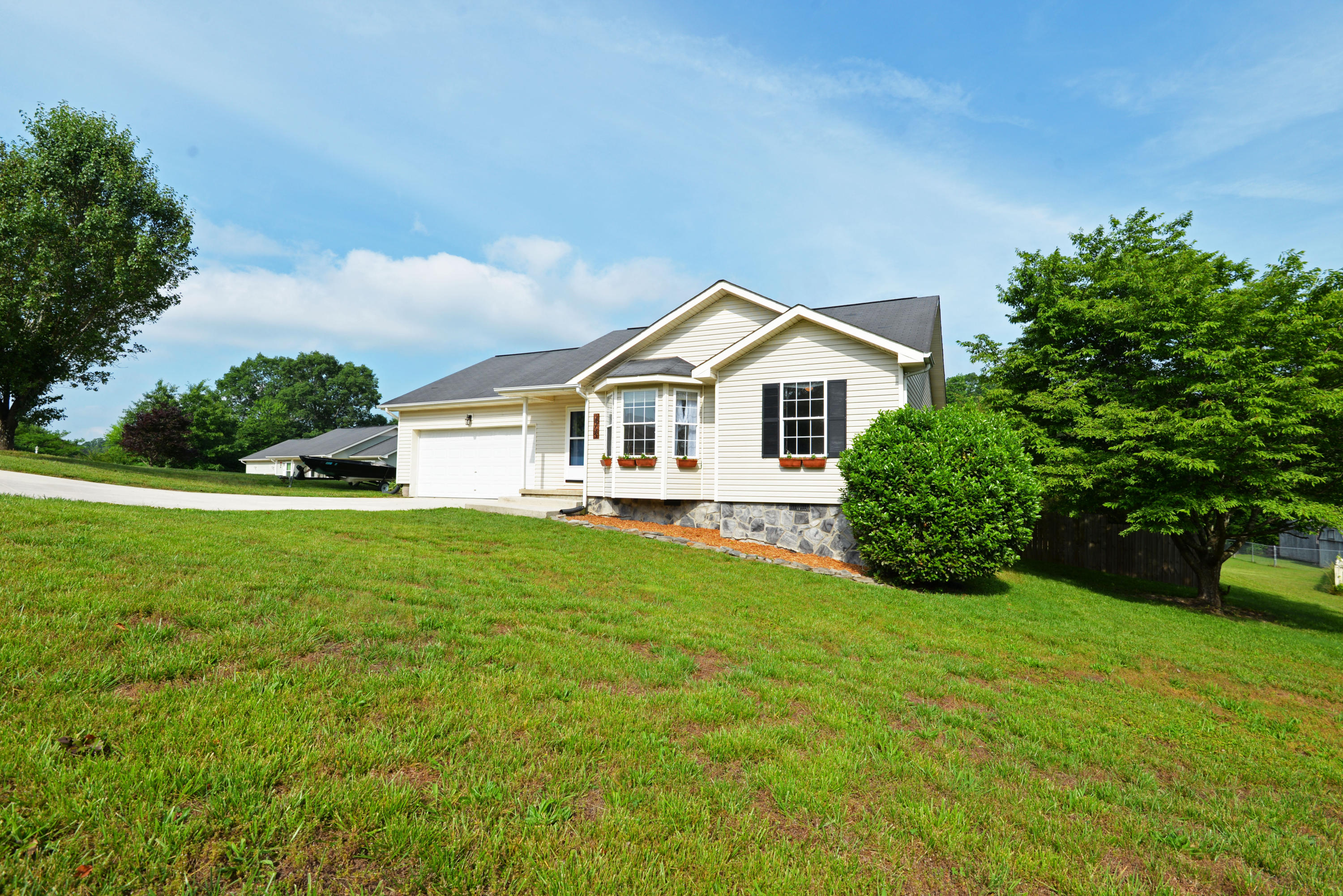 12433 Pendergrass Road Soddy-Daisy, TN 37379 - Photo 24 of 24 Front right view