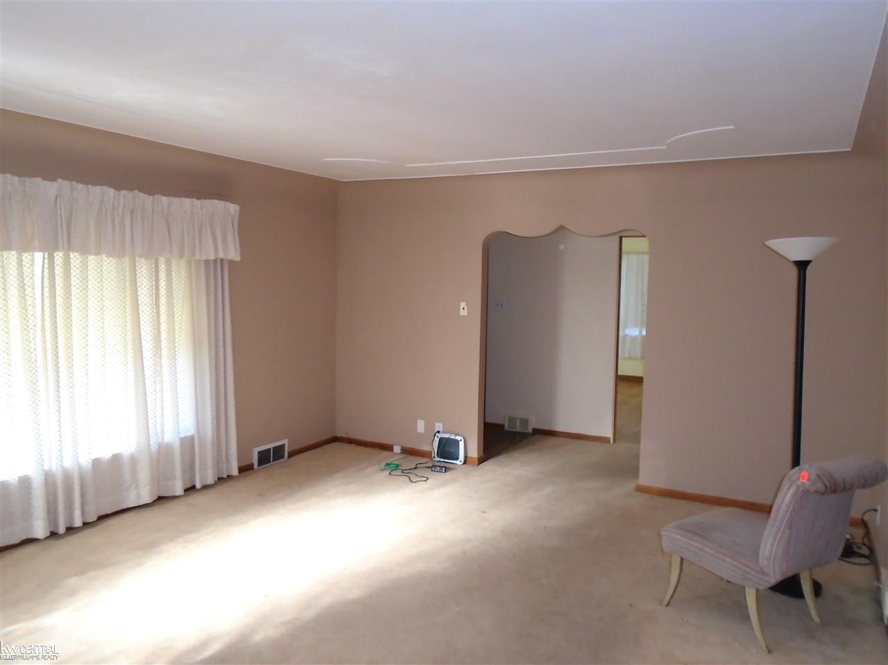 21537 Moross Road Detroit, MI 48236 - Photo 6 of 9