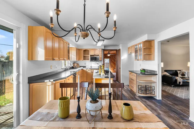 $459,900 | 1212 East Ustick Road, Caldwell, ID 83607