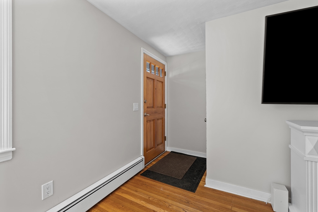 28 Greybert Lane Worcester, MA 01602 - Photo 8 of 35