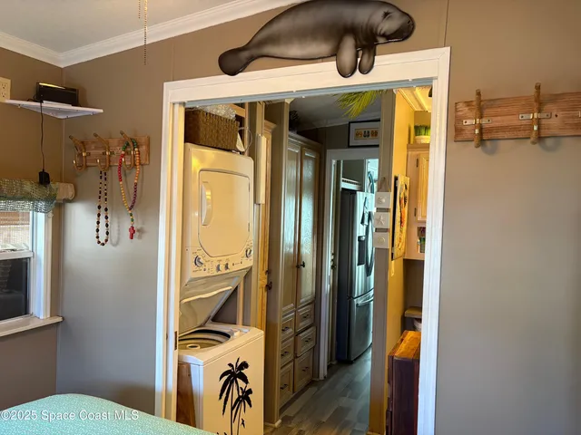 a view of a back yard