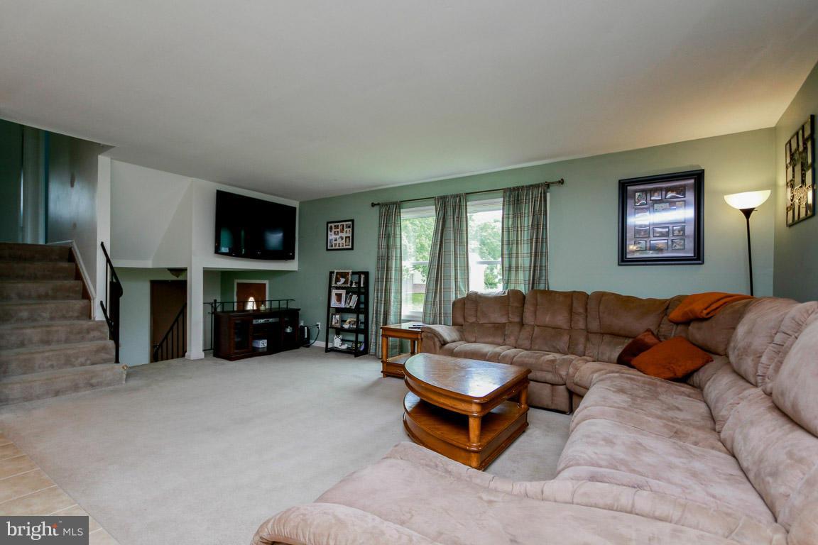 712 Ferguson Road Joppa, MD 21085 - Photo 7 of 19 Living Room