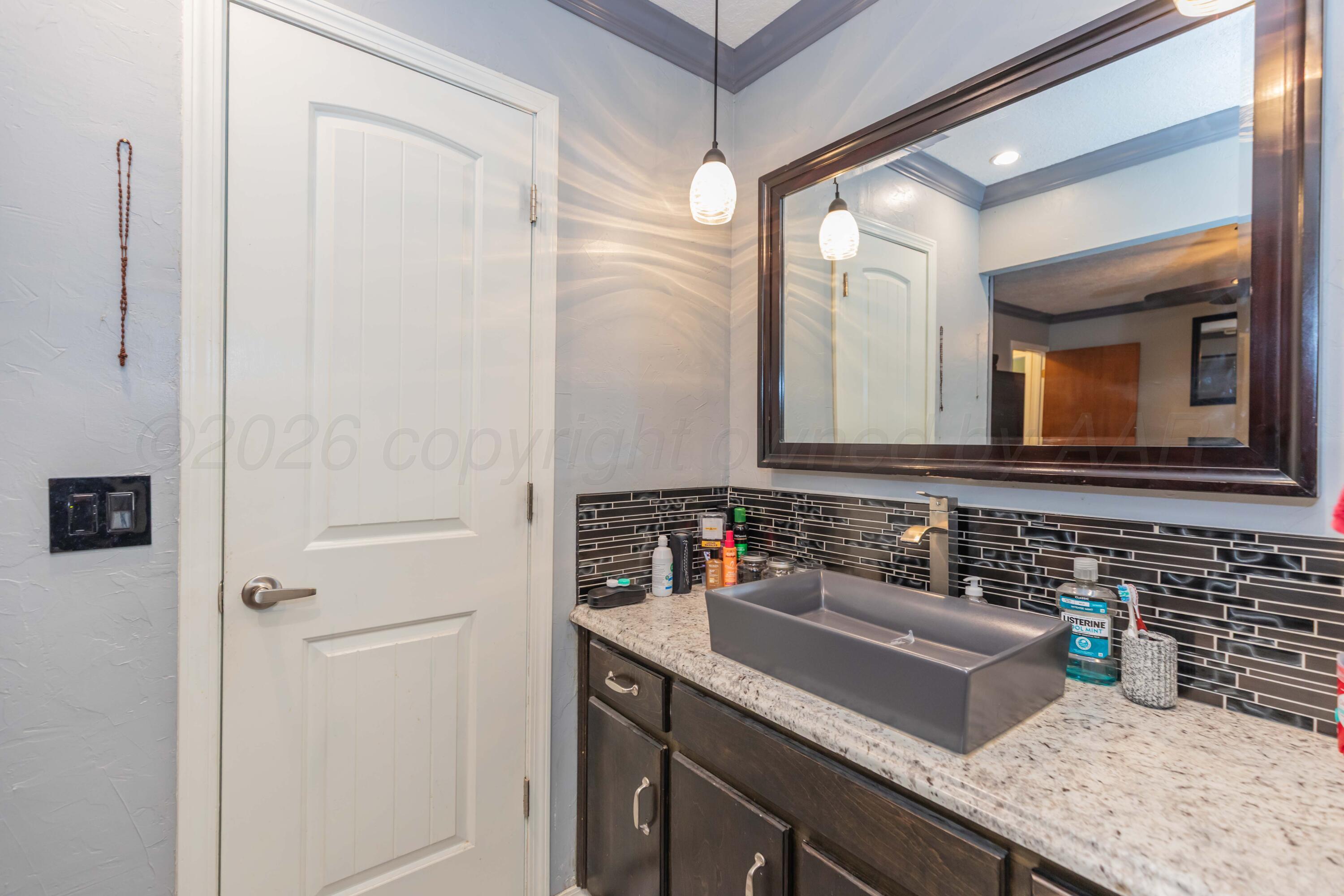 8135 Coronado Trail Amarillo, TX 79110 - Photo 21 of 38 PRIMARY BATH VIEW 2