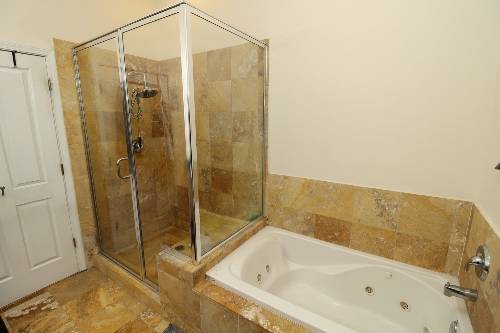 3231 West Fullerton Avenue, Unit 3W Chicago, IL 60647 - Photo 20 of 25