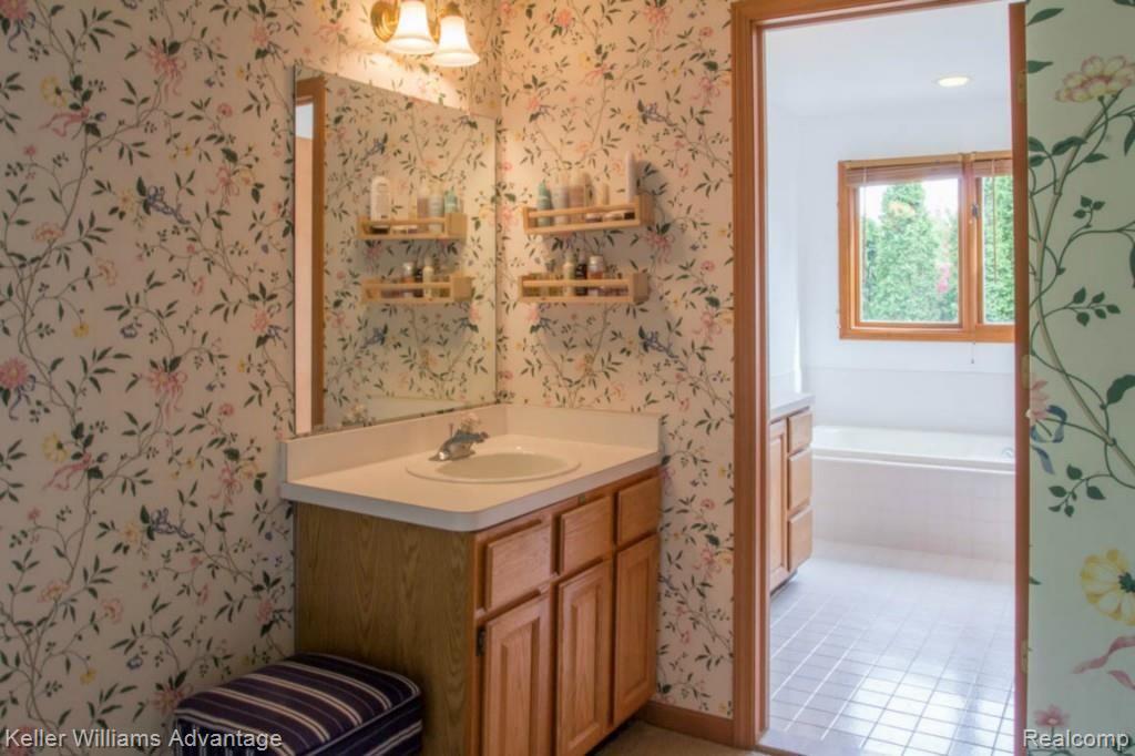 31118 Country Ridge Circle Farmington Hills, MI 48331 - Photo 15 of 41