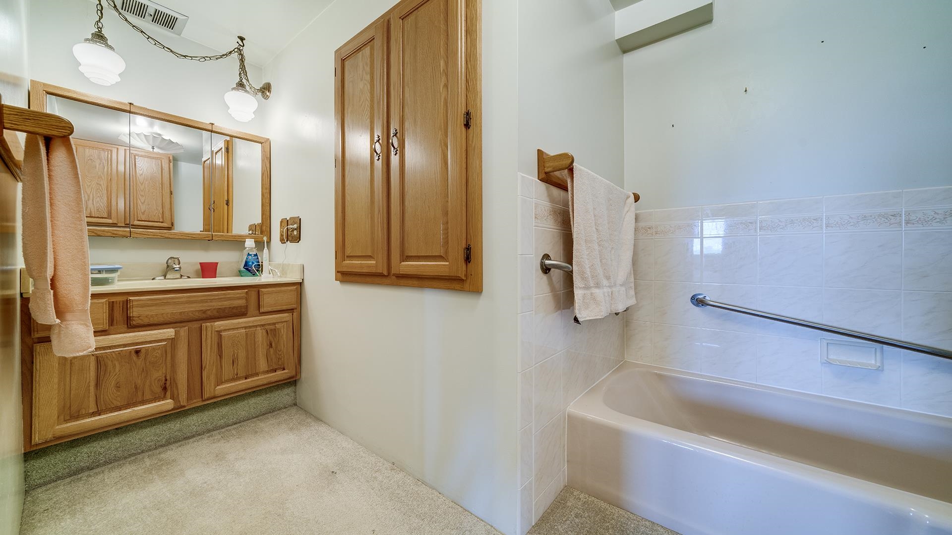10245 West Penn Corner Road Polo, IL 61064 - Photo 22 of 48 a bathroom with a tub a sink and mirrors