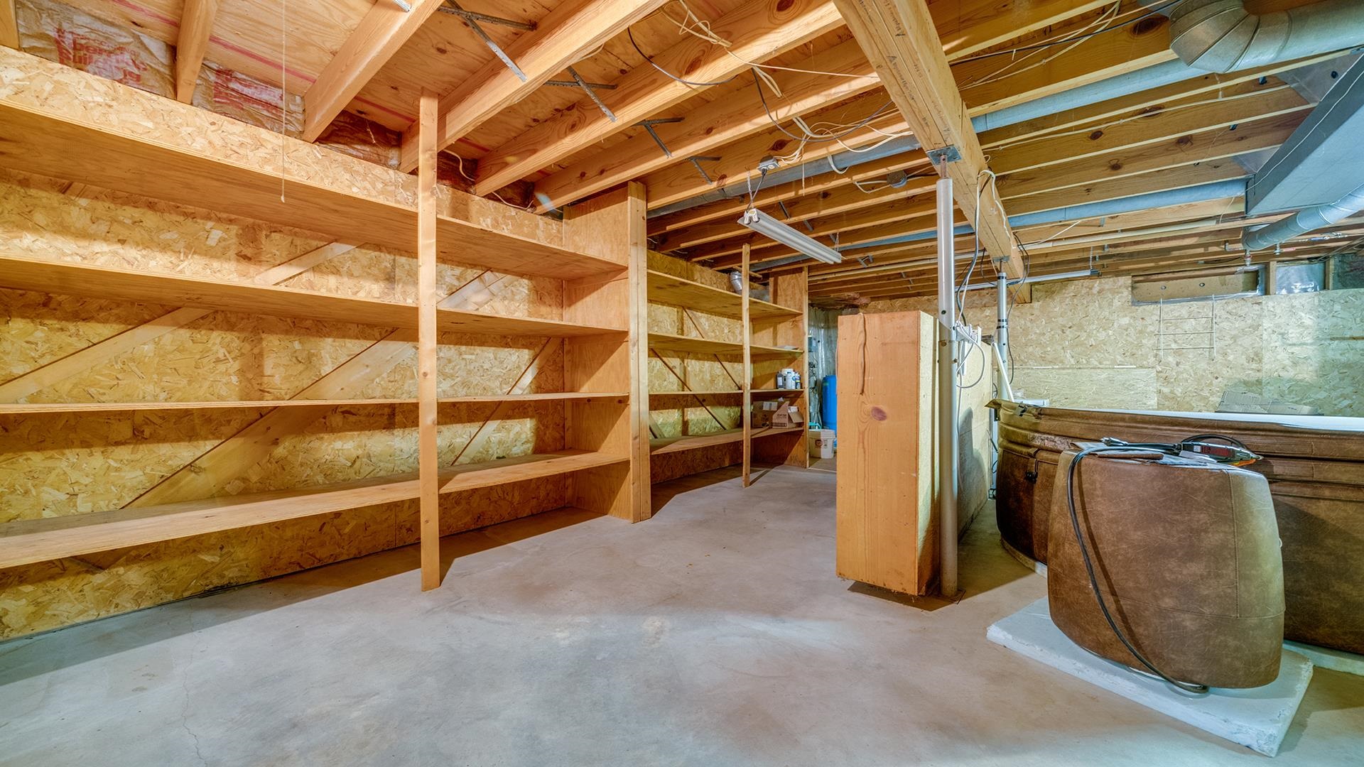10245 West Penn Corner Road Polo, IL 61064 - Photo 33 of 48 a view of an empty room with wooden floor