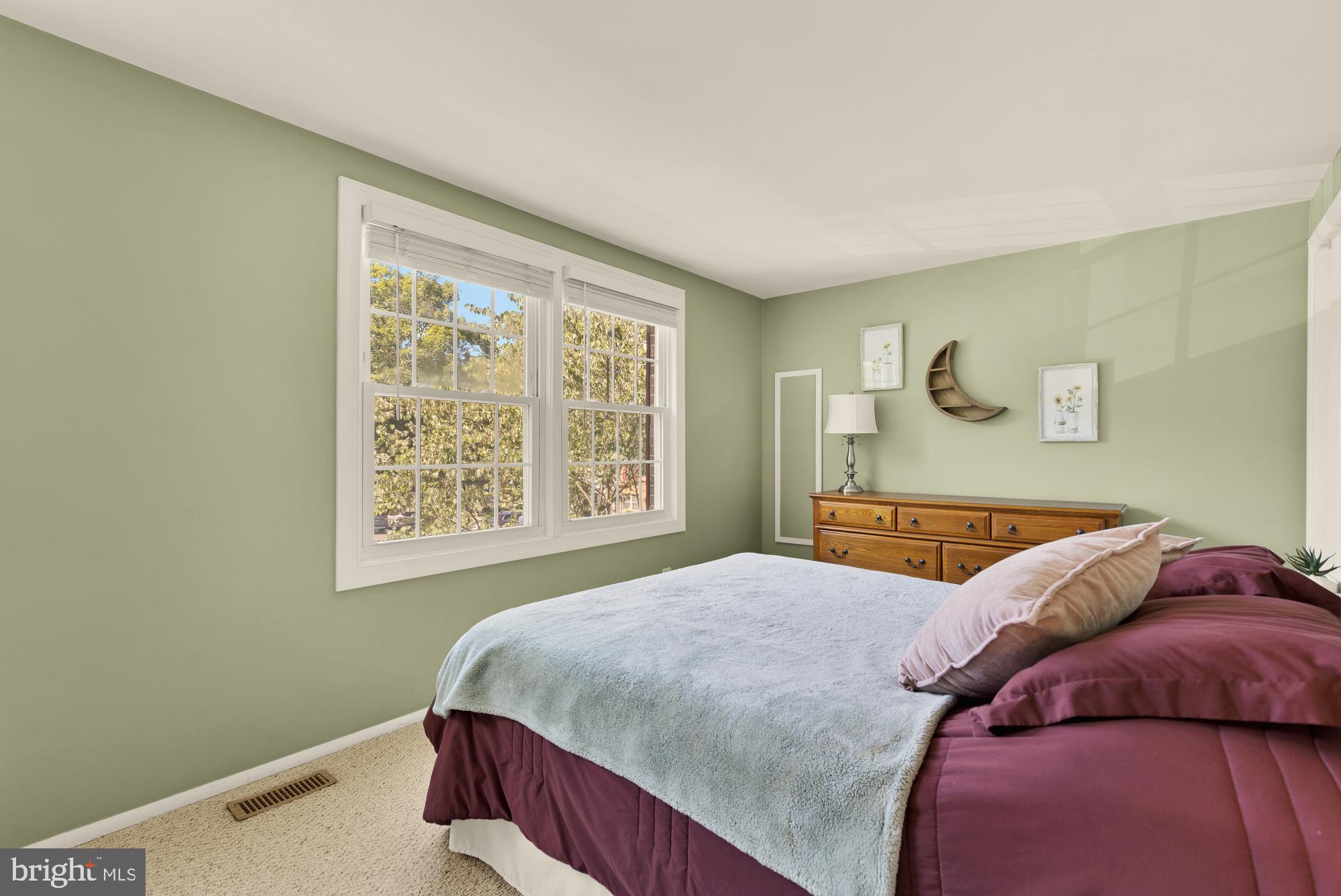 8100 Loving Forest Court Springfield, VA 22153 - Photo 18 of 33 a bedroom with a bed and a window