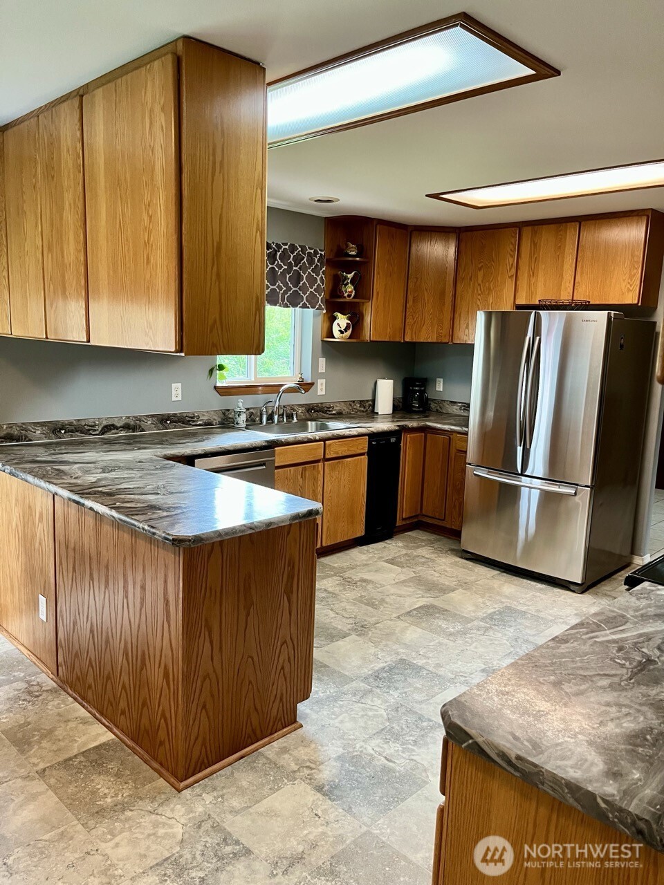 1369 SR 6 Chehalis, WA 98532 - Photo 19 of 39 a kitchen with stainless steel appliances granite countertop a stove a sink and a refrigerator