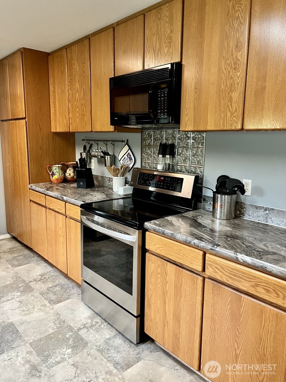 1369 SR 6 Chehalis, WA 98532 - Photo 20 of 39 a kitchen with stainless steel appliances granite countertop a sink a stove a microwave and cabinets