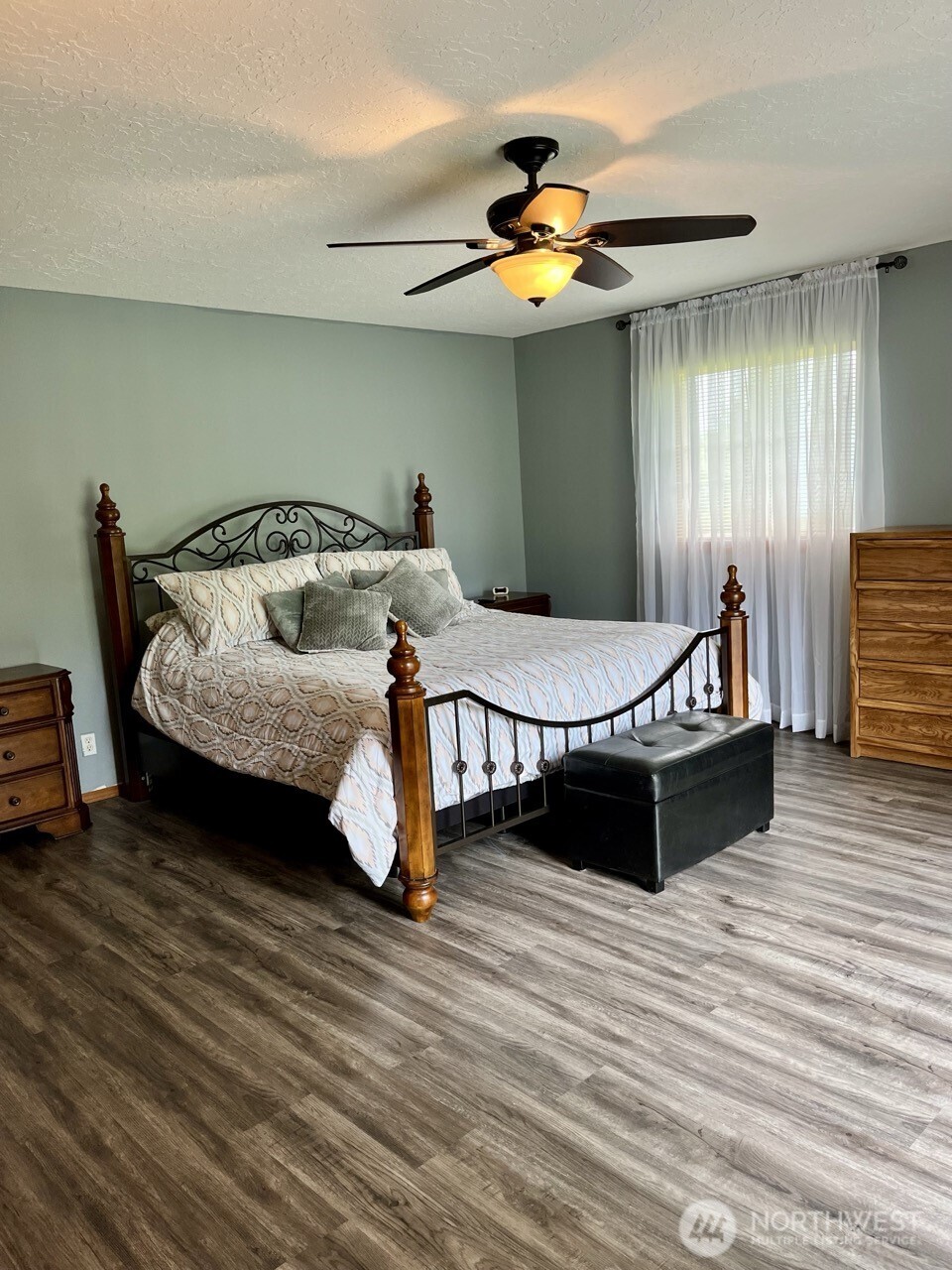 1369 SR 6 Chehalis, WA 98532 - Photo 29 of 39 a bedroom with a bed and wooden floor