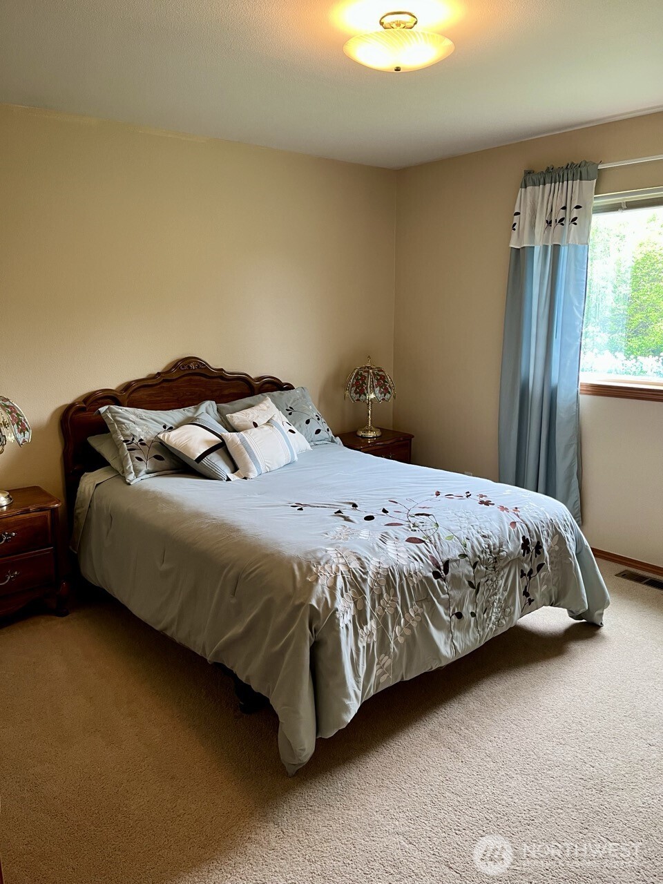 1369 SR 6 Chehalis, WA 98532 - Photo 32 of 39 a bedroom with a bed and window