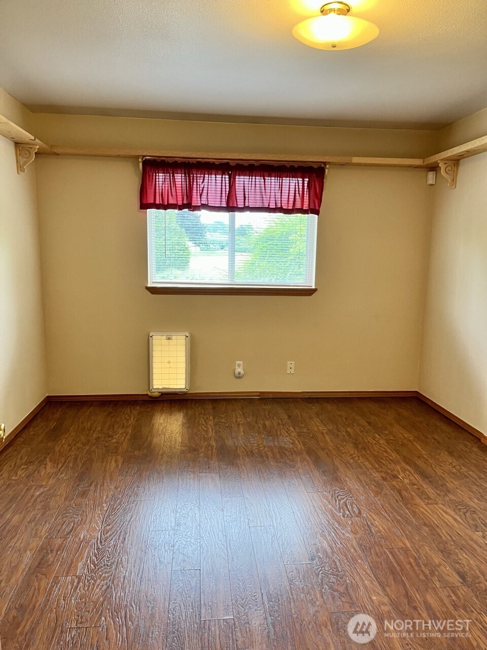 1369 SR 6 Chehalis, WA 98532 - Photo 33 of 39 a view of a room with wooden floor and a window