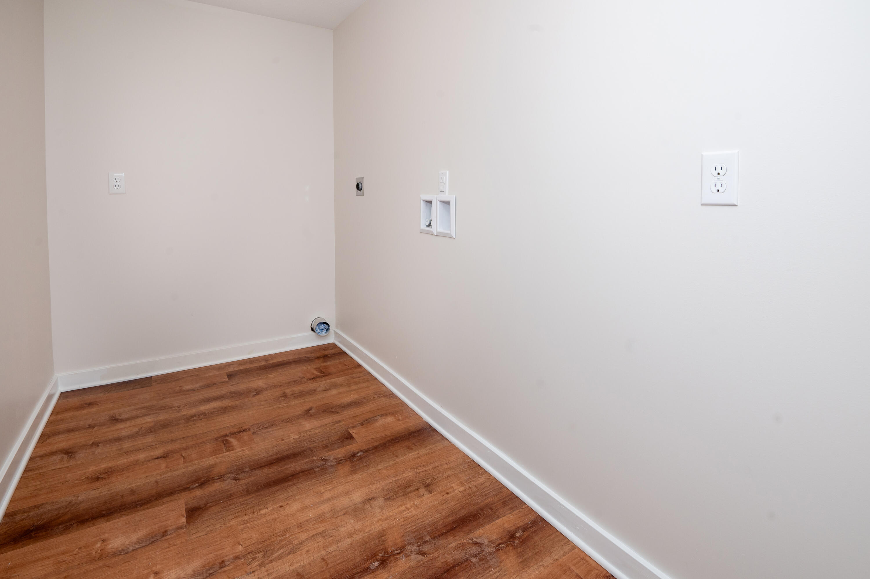 1372 Barron Lake Road Niles, MI 49120 - Photo 29 of 36 Large Laundry room