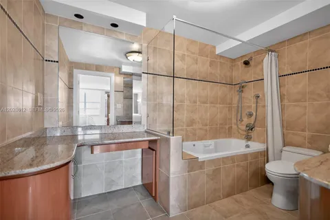 $429,000 | 230 174th Street, Unit 902, Sunny Isles Beach, FL 33160