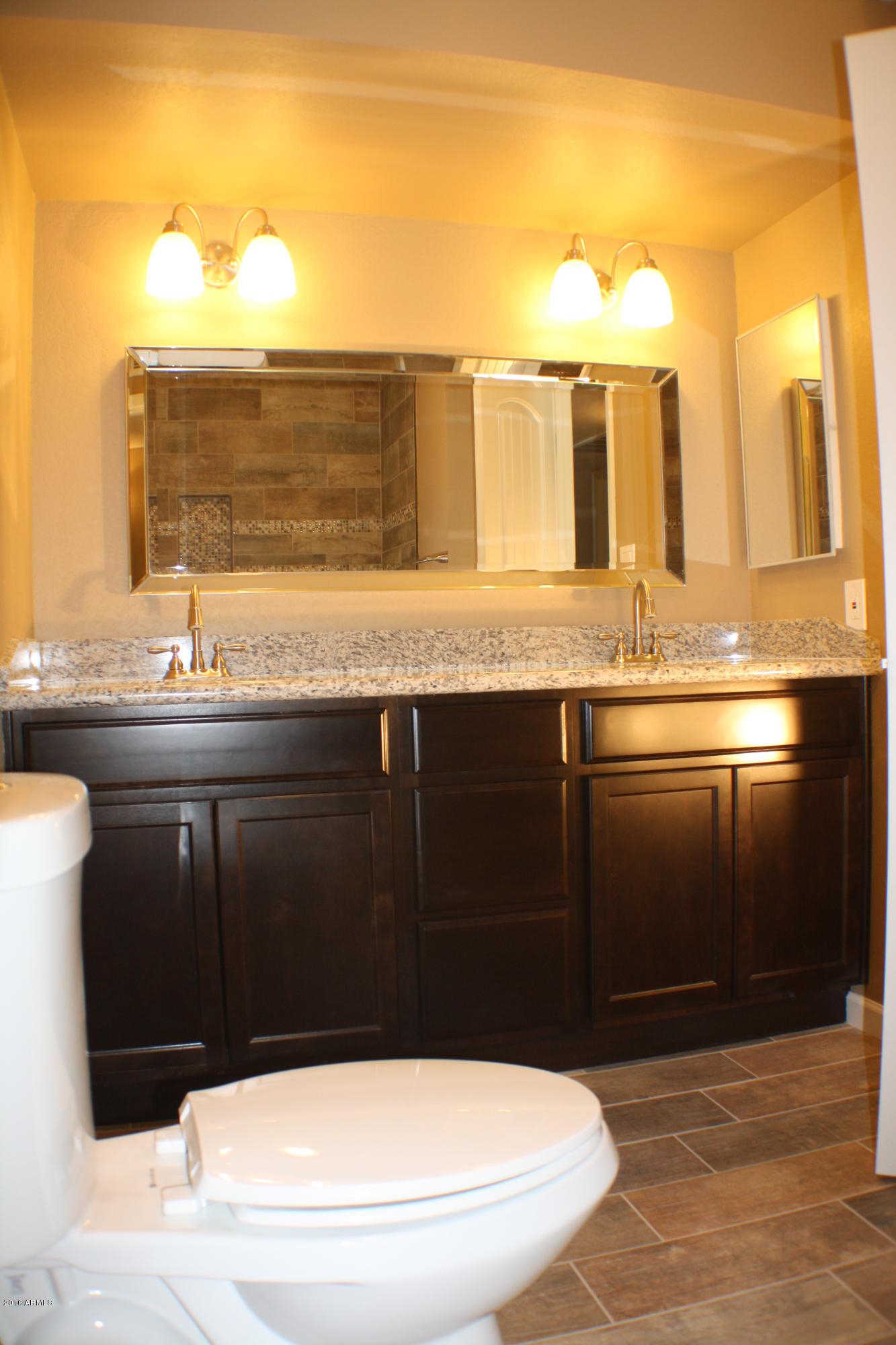 3714 East Bloomfield Road Phoenix, AZ 85032 - Photo 9 of 18 09 hall bath