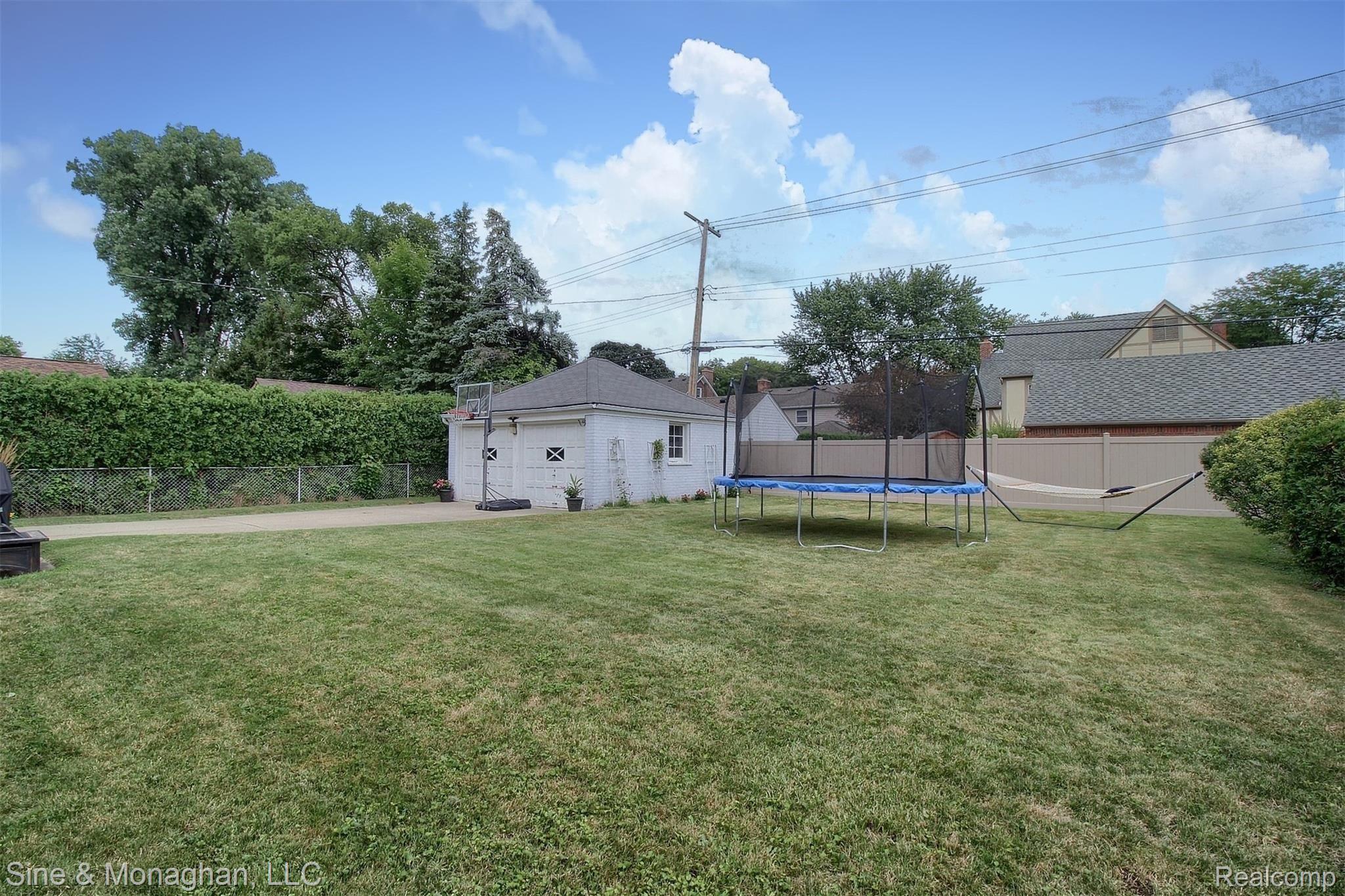 1354 Whittier Road Grosse Pointe, MI 48230 - Photo 37 of 40 41-Backyard.jpg