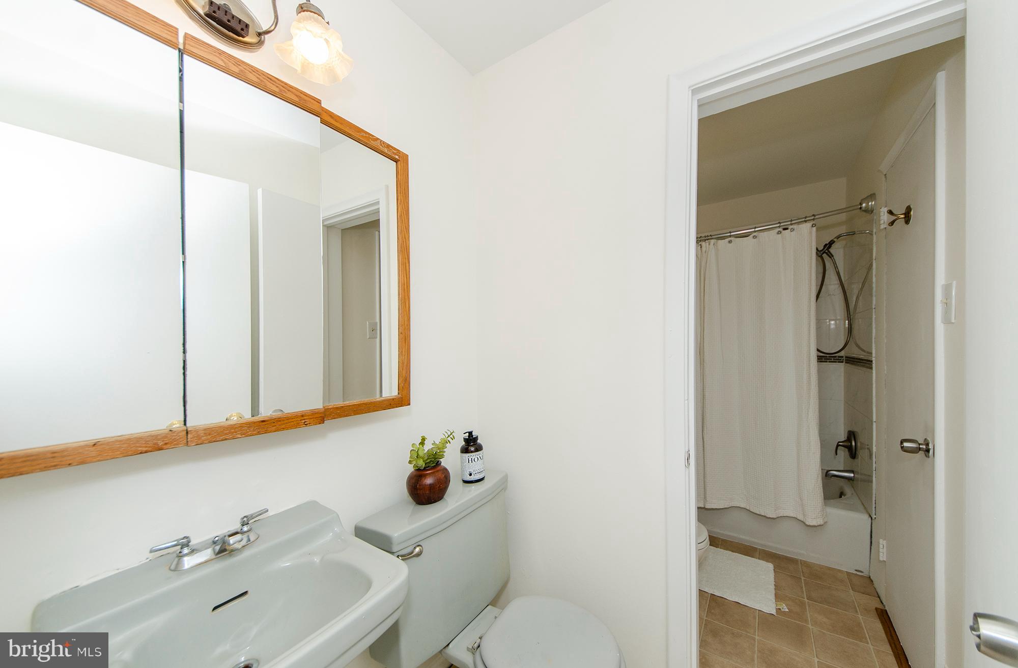 4411 Roundhill Road Alexandria, VA 22310 - Photo 13 of 23 Gallery Image 13