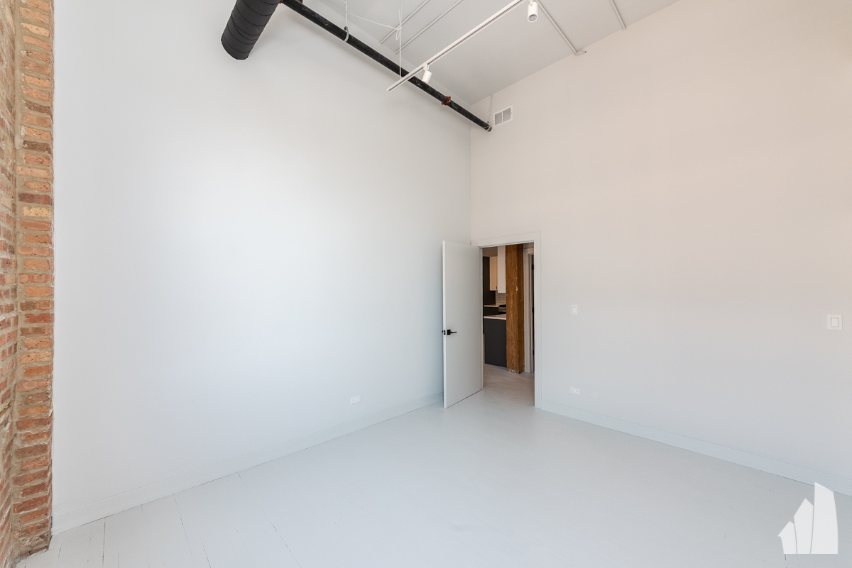 213 North Racine Avenue, Unit 201 Chicago, IL 60607 - Photo 5 of 17