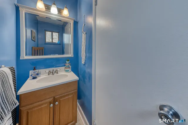 $229,900 | 17 Hemlock Court, Unit 17, Cromwell, CT 06416