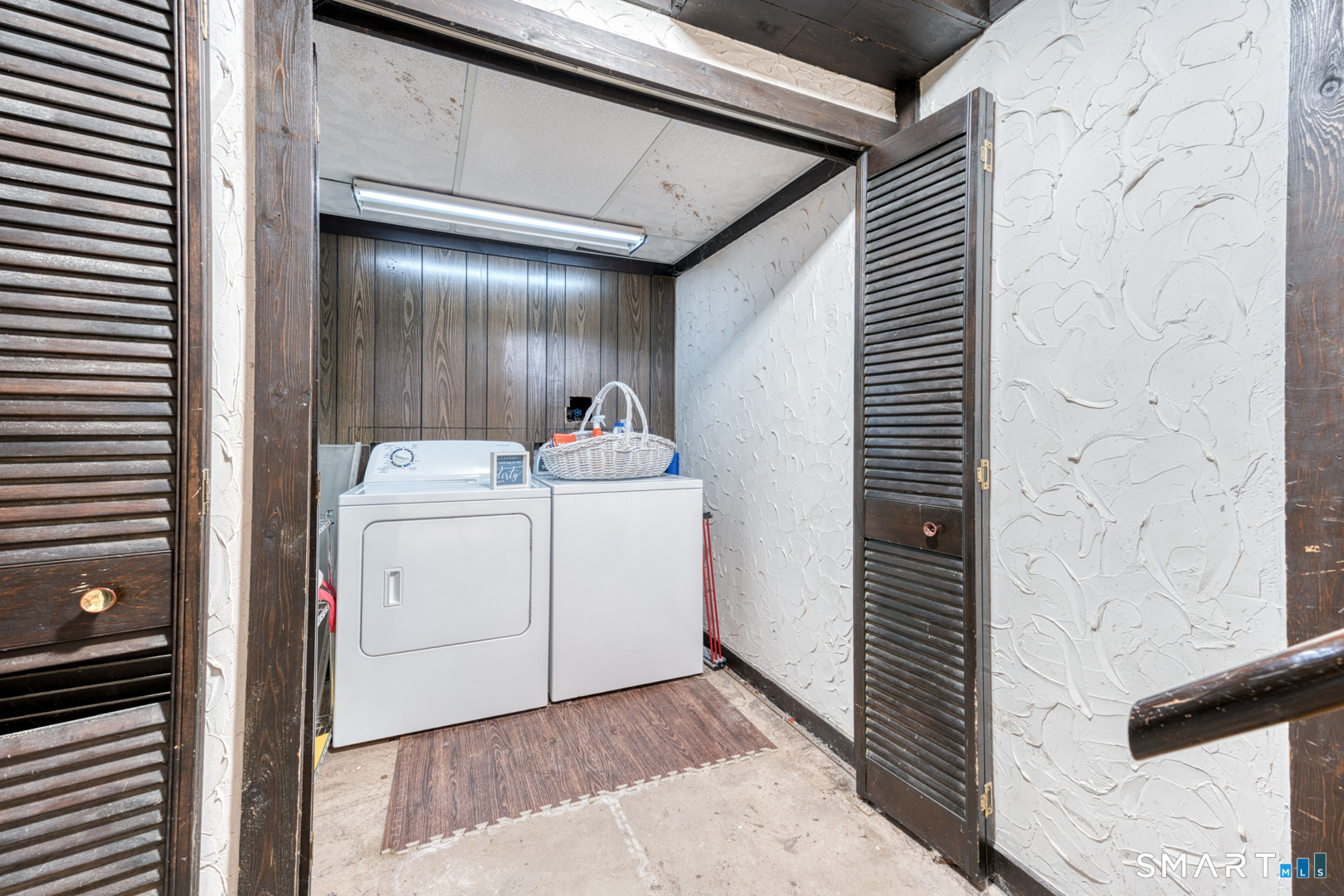17 Hemlock Court, Unit 17 Cromwell, CT 06416 - Photo 35 of 36 a utility room with dryer and washer