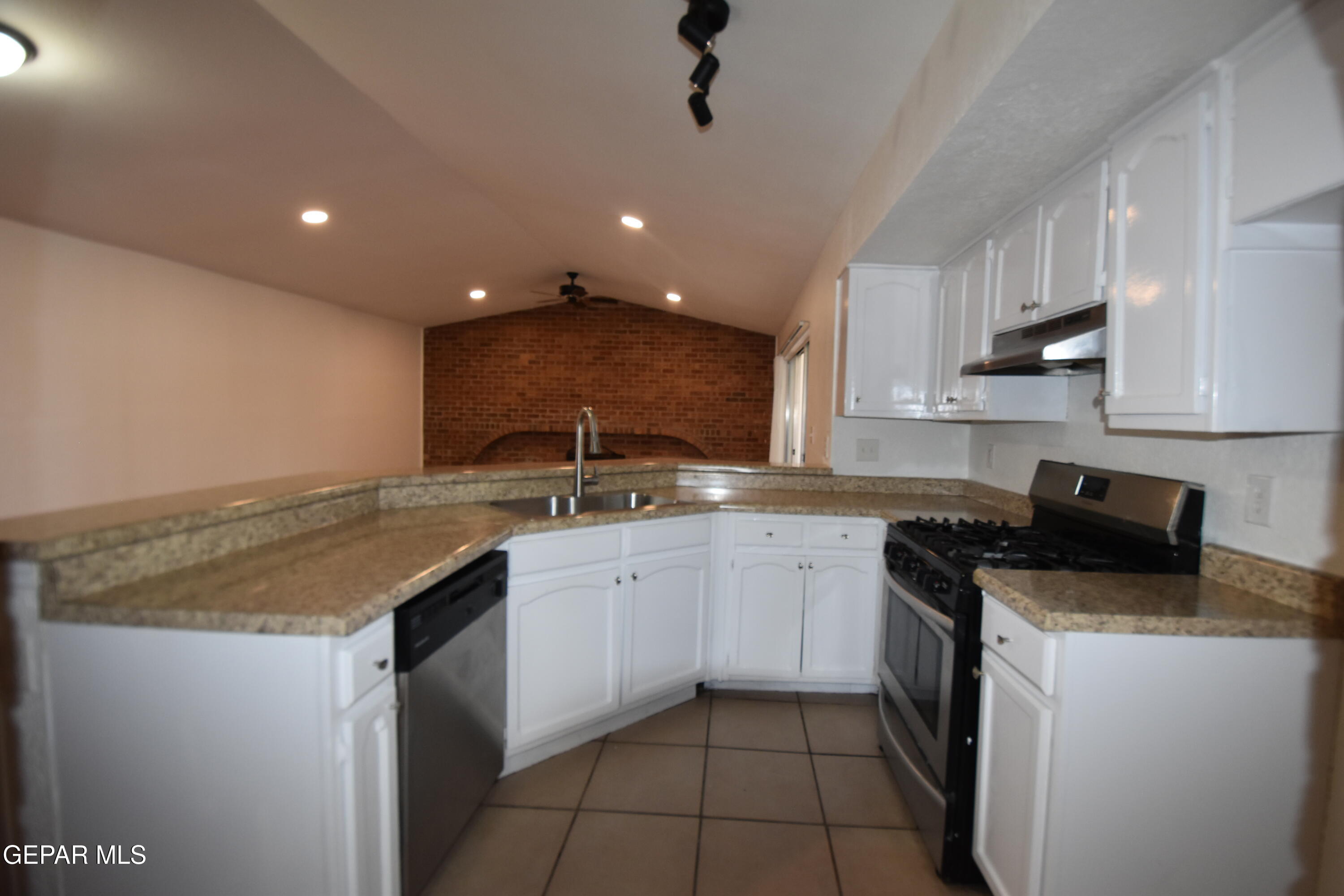 3417 Guthrie Street El Paso, TX 79935 - Photo 9 of 20 DSC_0050