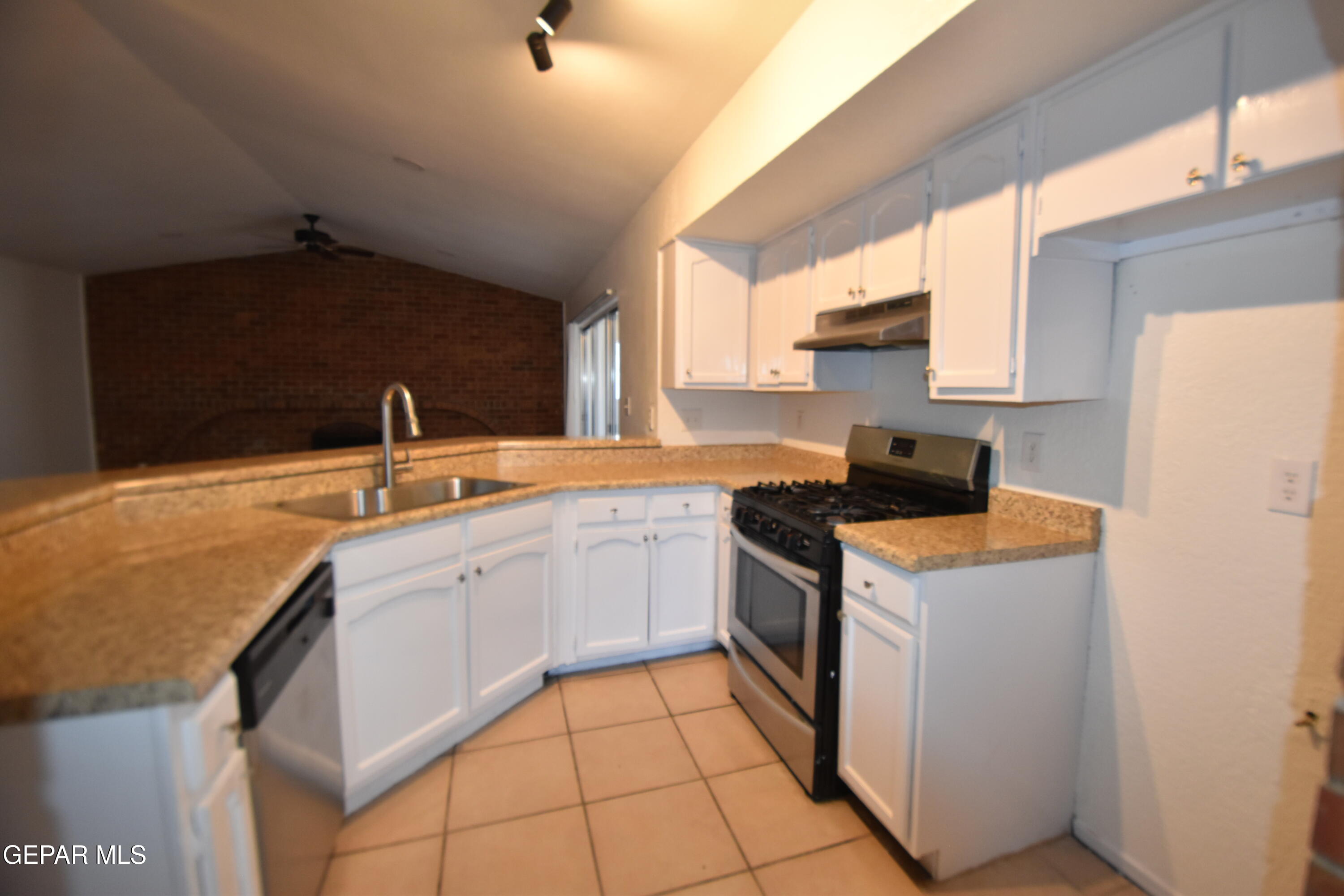 3417 Guthrie Street El Paso, TX 79935 - Photo 10 of 20 DSC_0083