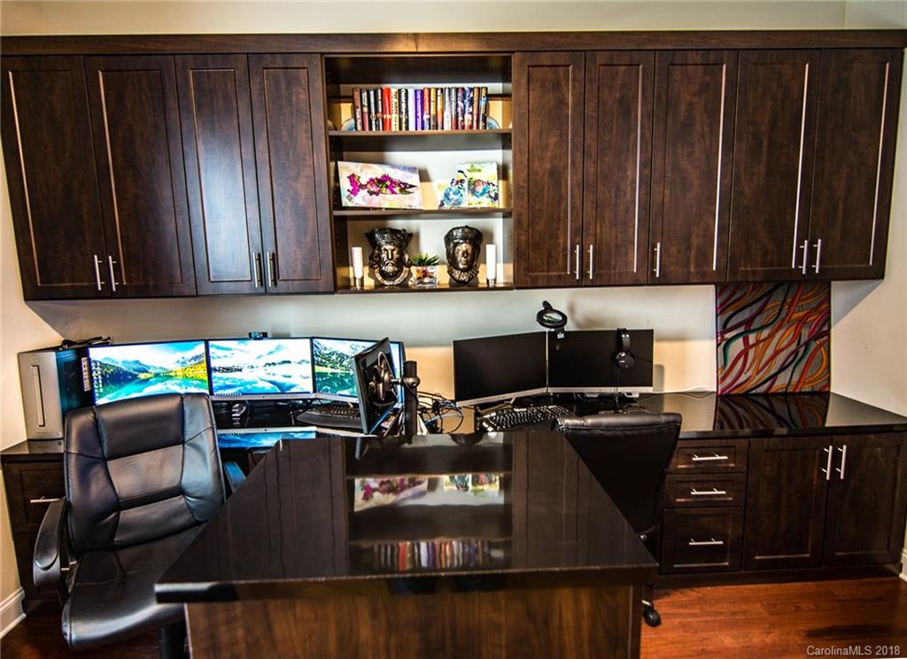 9035 Inverness Bay Road Charlotte, NC 28278 - Photo 10 of 36 Gallery Image 10