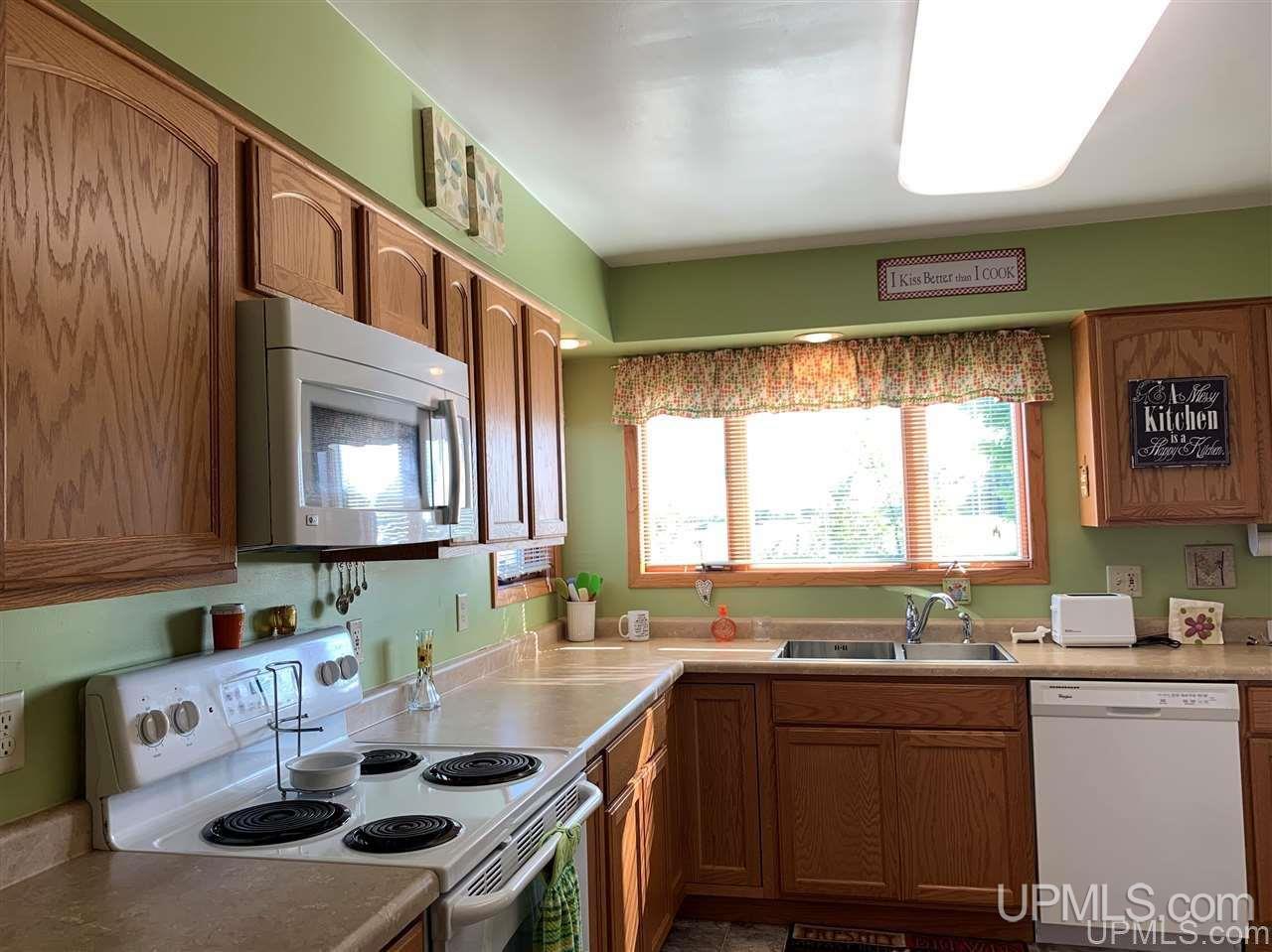 7911 County 426 M.5 Road Gladstone, MI 49837 - Photo 3 of 32 Gallery Image 3