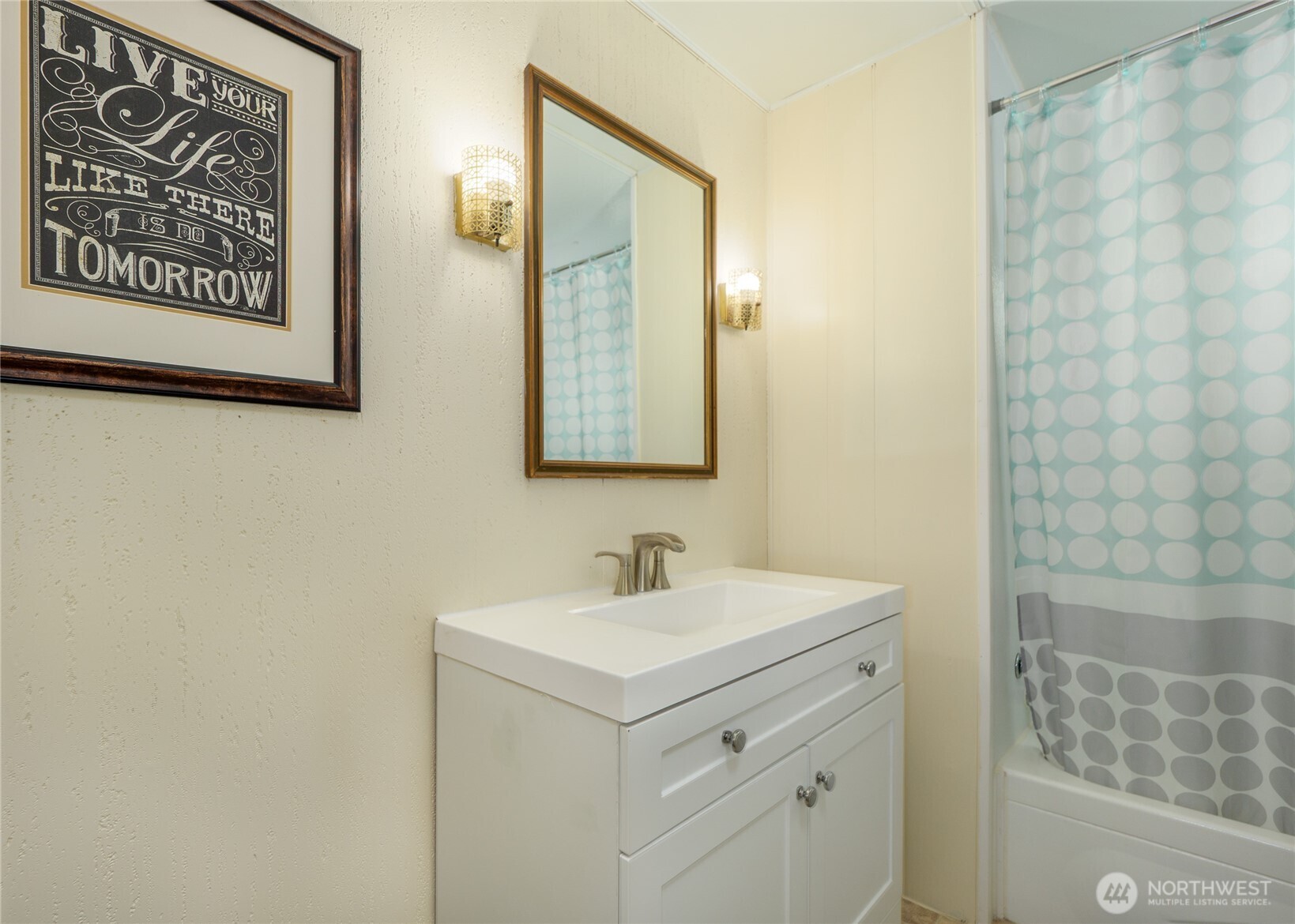 201 North 5th Avenue, Unit 19 Sequim, WA 98382 - Photo 15 of 25 a bathroom with a sink and a mirror