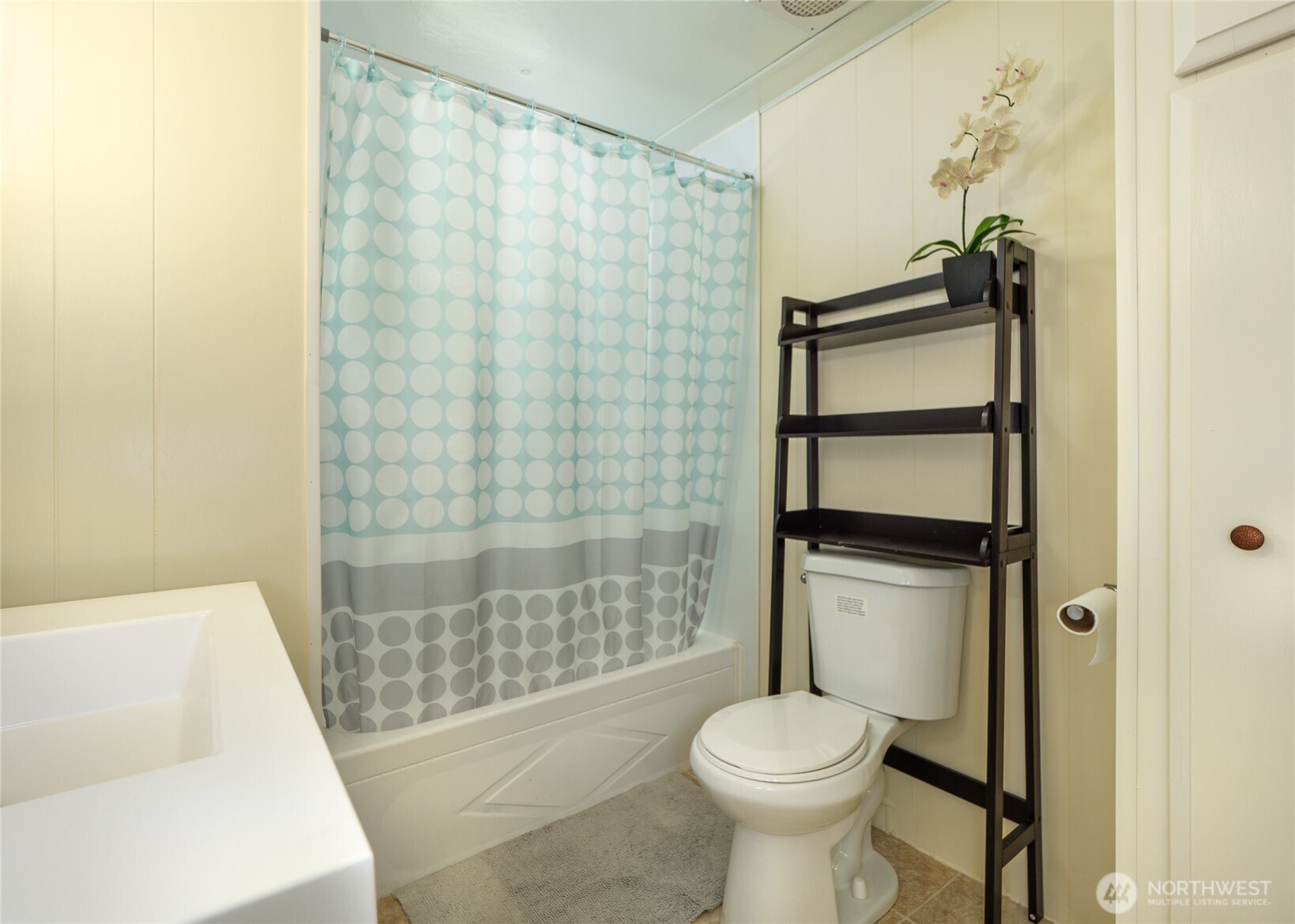 201 North 5th Avenue, Unit 19 Sequim, WA 98382 - Photo 16 of 25 a bathroom with a sink toilet and shower