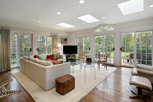 645 Hill Road Winnetka, IL 60093 - Photo 7 of 12 a living room with furniture and a flat screen tv