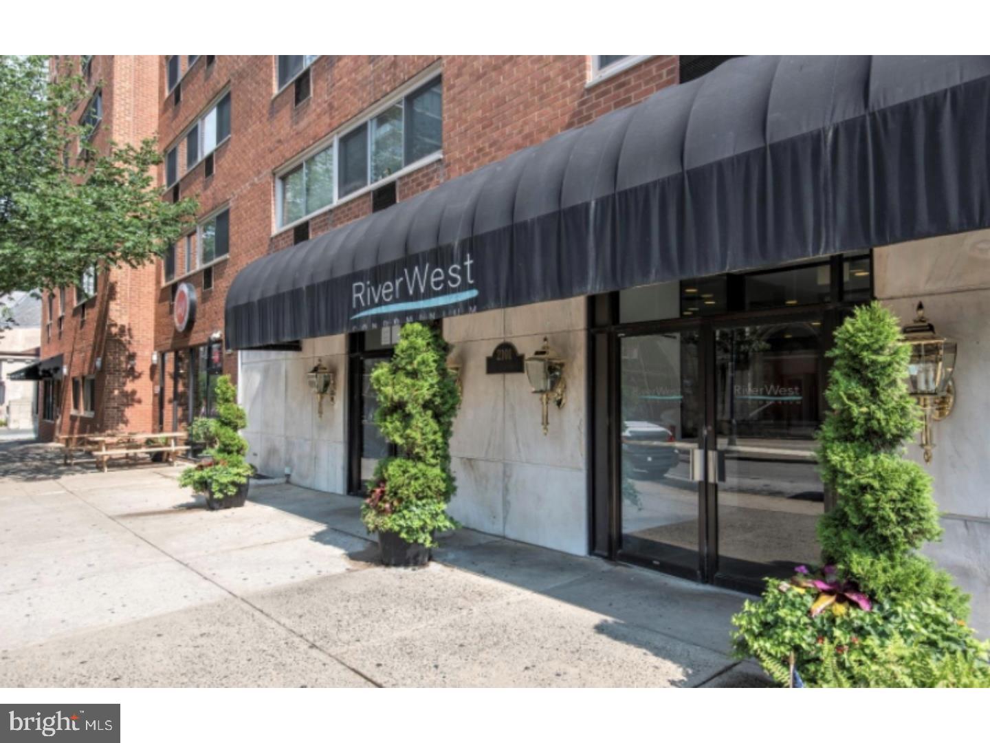 2101-17 Chestnut Street, Unit 1011 Philadelphia, PA 19103 - Photo 1 of 11