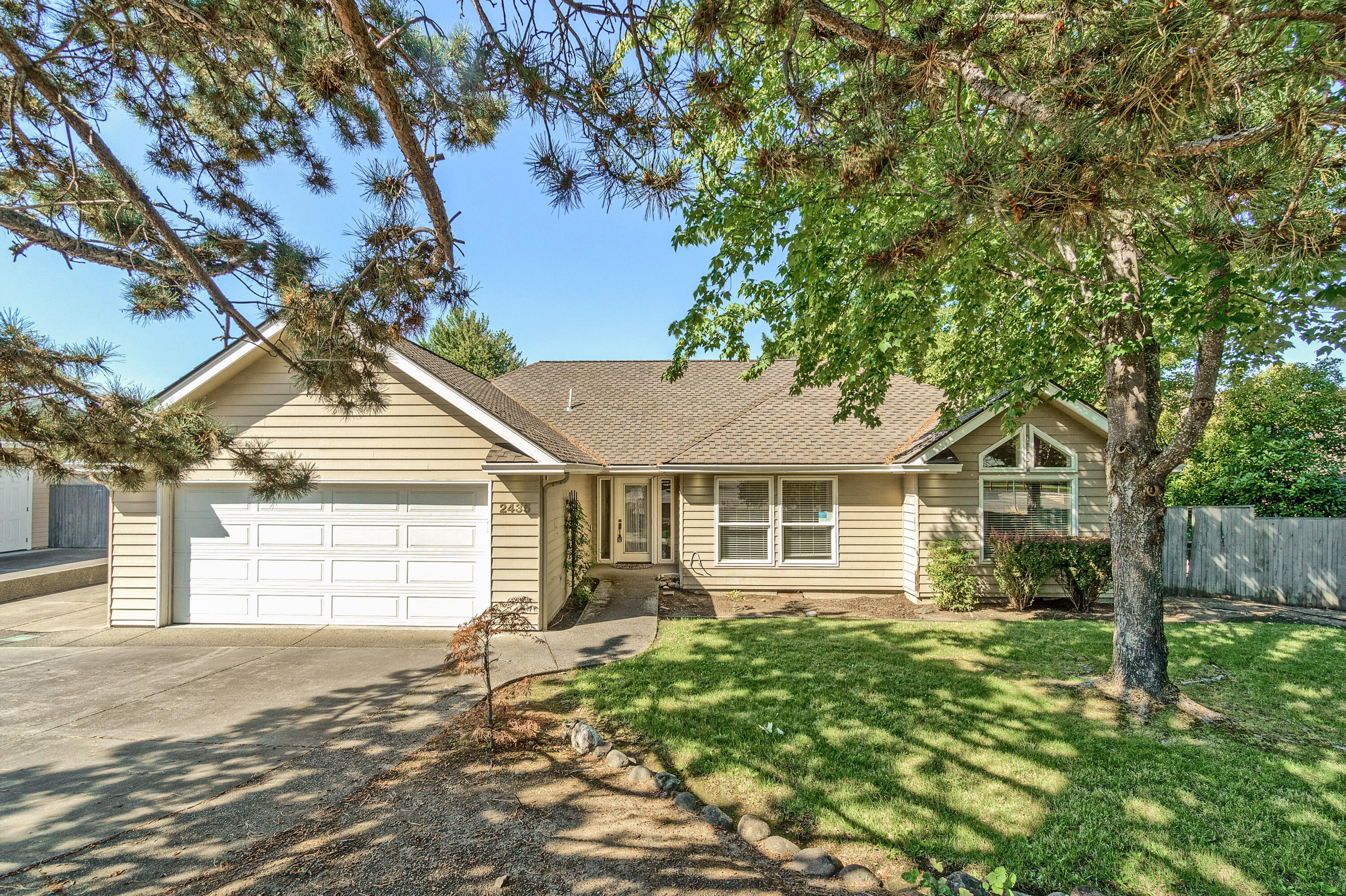 2435 Spring Street Medford, OR 97504 - Photo 2 of 49 SS (2)