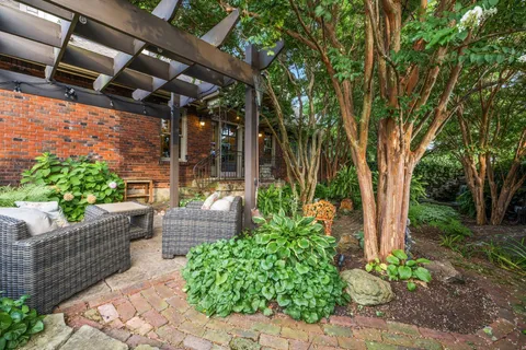a view of small yard in front of house with a fountain
