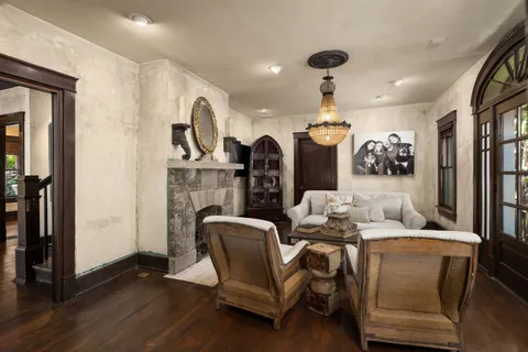 a view of a livingroom with furniture and a ceiling fan