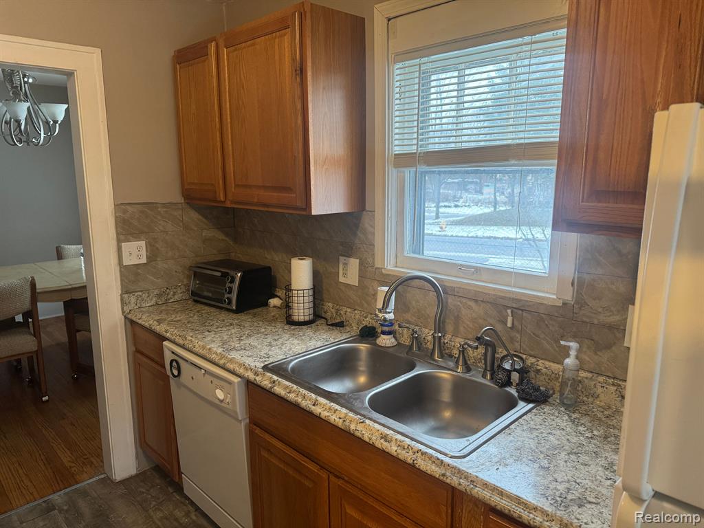 970 Perry Street Flint, MI 48504 - Photo 7 of 18
