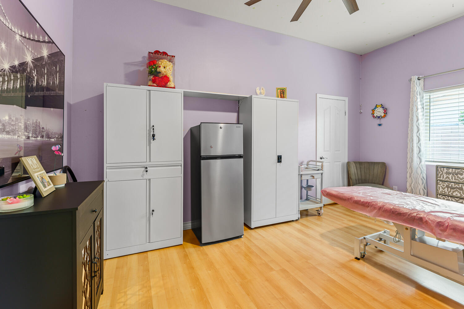 67305 Medano Road Cathedral City, CA 92234 - Photo 22 of 37 a bedroom with a bed and a refrigerator